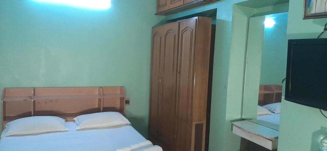 Royal Paying Guest Hotel Calcutta Buitenkant foto