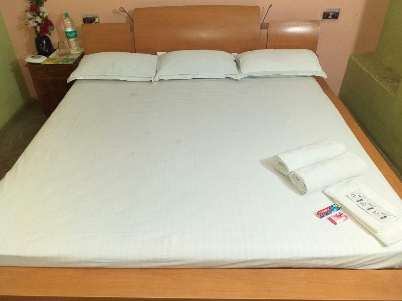 Royal Paying Guest Hotel Calcutta Buitenkant foto
